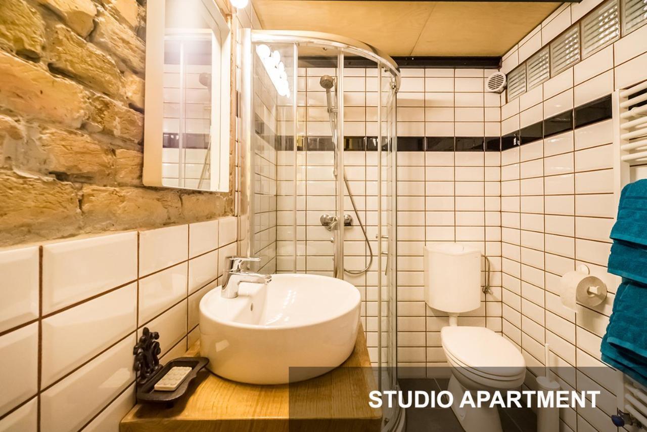 Bpr Whistle Arts Industrial Apartment Budapest Extérieur photo