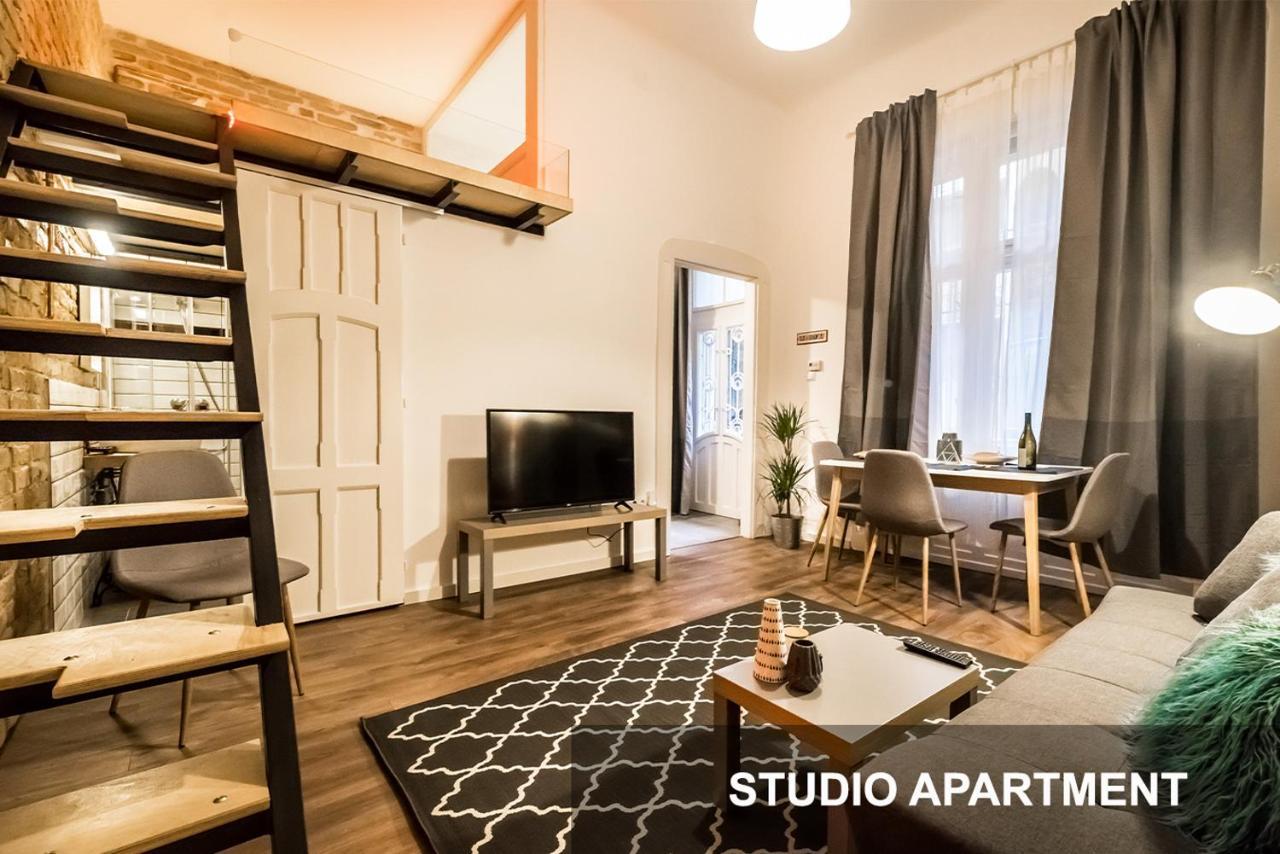 Bpr Whistle Arts Industrial Apartment Budapest Extérieur photo